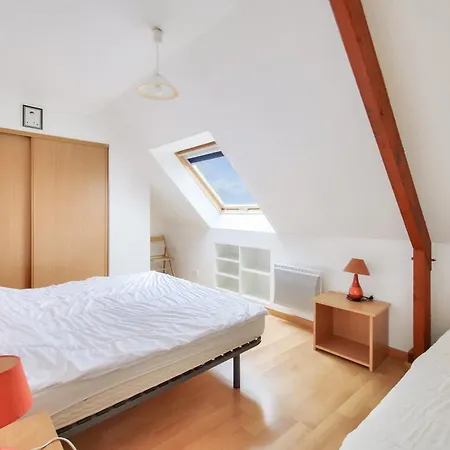 850m De La Plage, Pour 5 Avec Jardin Erquy