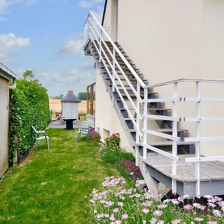 Apartment 850m De La Plage, Pour 5 Avec Jardin